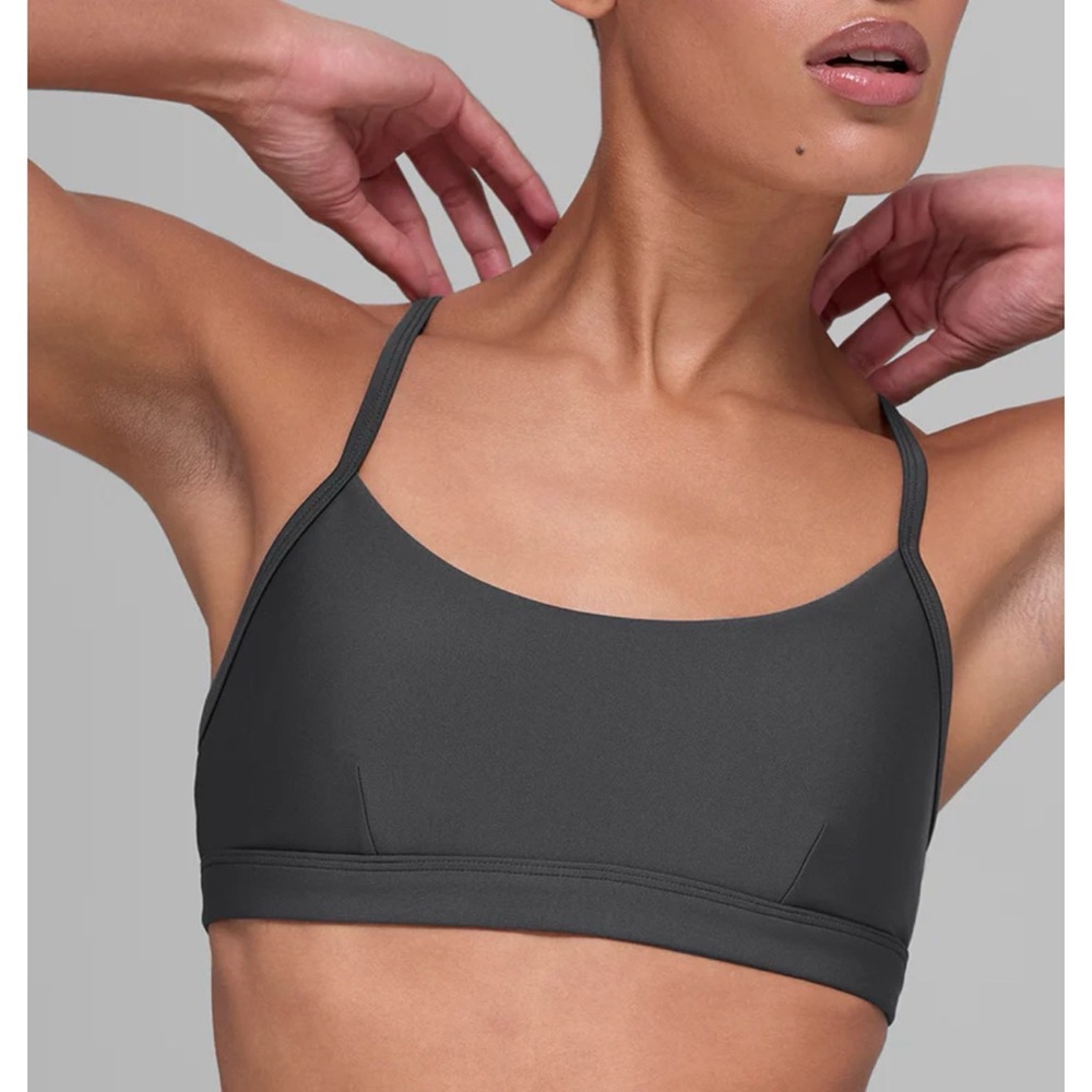 BEST SELLER Alo yoga airlift intrigue bra anthracite